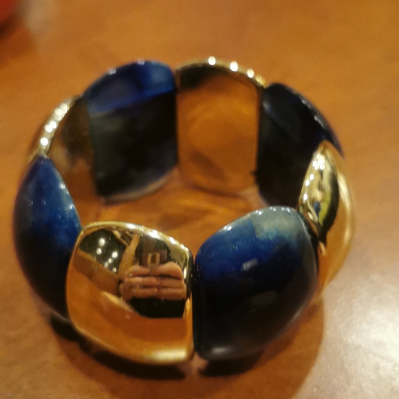 Costume Jewelry Bracelets - Picture 5 of 7